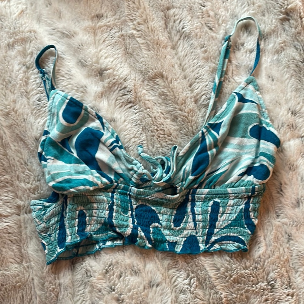 GARAGE SMALL CUTE CROP TOP PERFECT FOR GOING OUT